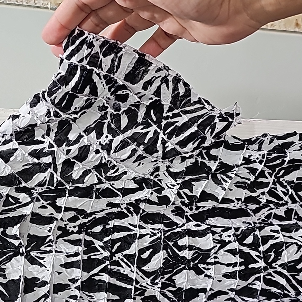 Black and White Ruffle Top - Picture 11 of 11